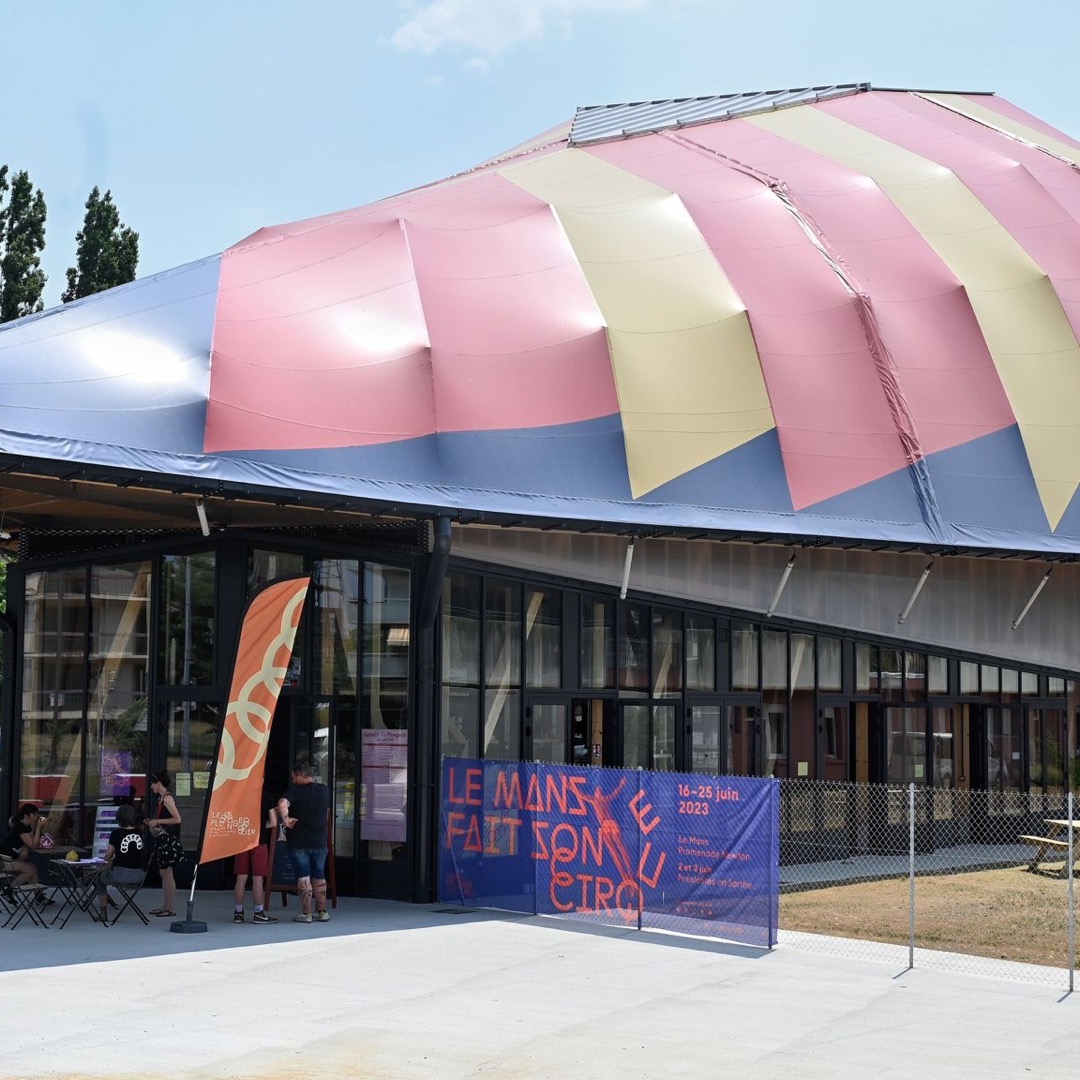 La Cité du Cirque in Le Mans, Le Plongeoir's building, under its pink and yellow striped roof.