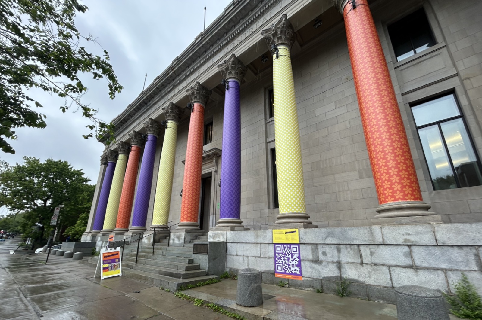 Skawennati's public art installation Promesse on the facade of the Conseil des arts de Montreal building